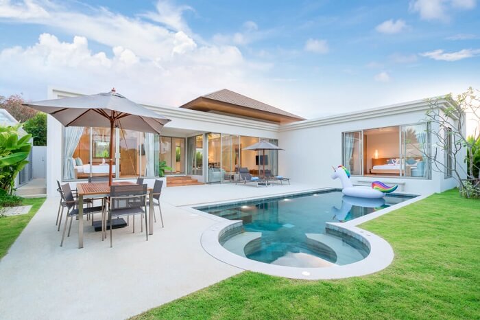 pool deck dining area