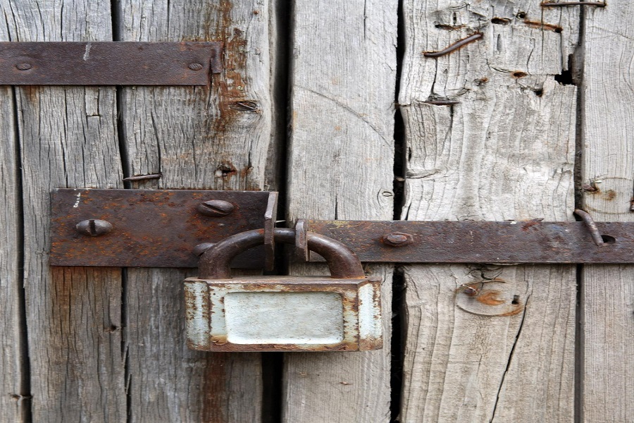 rusty shed door lock security 