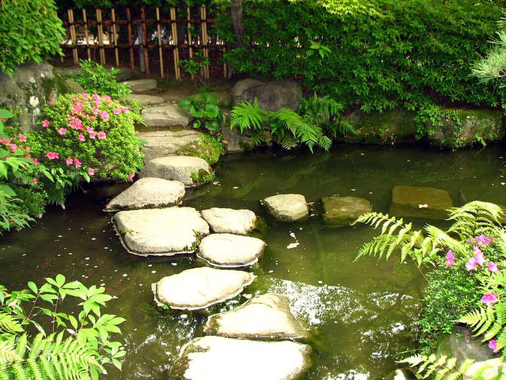 stepping stones for small garden pond ideas